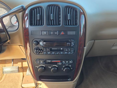 Used 2003 Chrysler Town & Country LX image 18