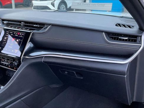 Used 2023 Jeep Grand Cherokee L Altitude image 17