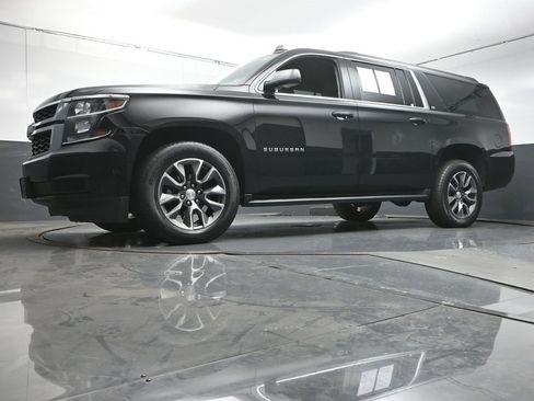 Used 2020 Chevrolet Suburban LT image 33