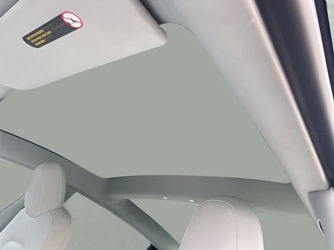 Used 2021 Tesla Model 3 Standard Range Plus image 11