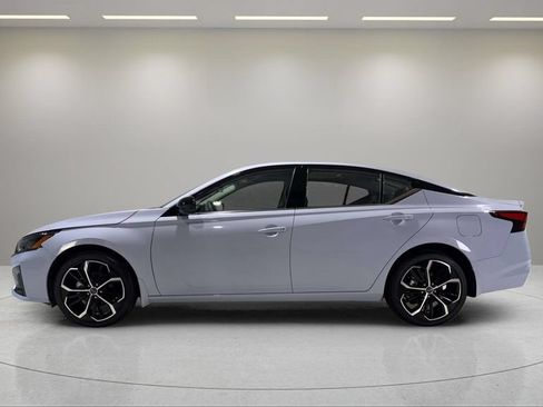Used 2025 Nissan Altima 2.5 SR w/ SR Premium Package AWD/4WD image 19