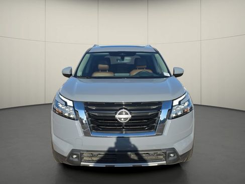 Used 2023 Nissan Pathfinder Platinum w/ Lighting Package (N93) FWD image 2