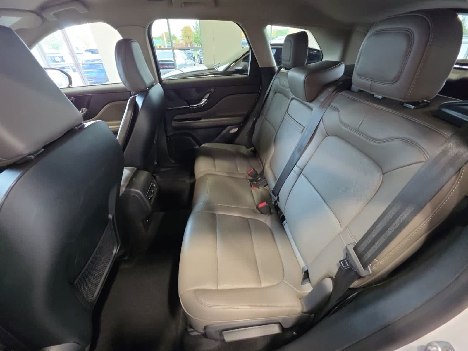 Used 2025 Lincoln Corsair AWD image 31