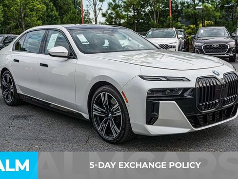 Used 2025 BMW i7 eDrive50 w/ M Sport Package image 4