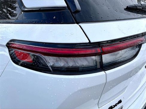 Used 2023 Jeep Grand Cherokee Limited w/ Black Appearance Package image 31