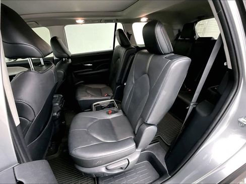 Used 2024 Toyota Grand Highlander Platinum image 35