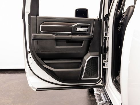 Used 2025 RAM 2500 Laramie AWD/4WD image 35