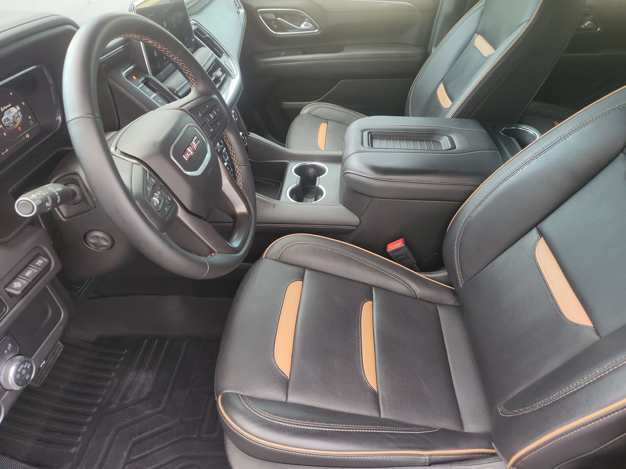 Used 2024 GMC Yukon AT4 w/ Technology Package AWD/4WD image 12