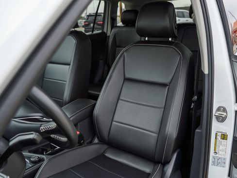 Used 2021 Volkswagen Tiguan SE w/ Panoramic Sunroof Package image 16