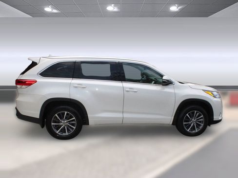 Used 2018 Toyota Highlander XLE image 8