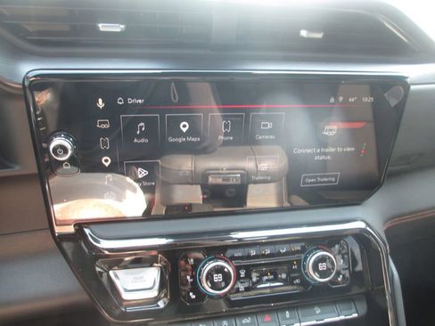 Used 2024 GMC Sierra 1500 AT4 w/ Technology Package AWD/4WD image 32