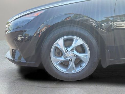 Used 2023 Hyundai Elantra SE FWD image 19