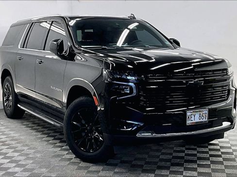 Used 2023 Chevrolet Suburban Premier image 11