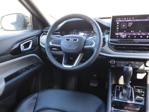 Used 2025 Jeep Compass Limited AWD/4WD image 12