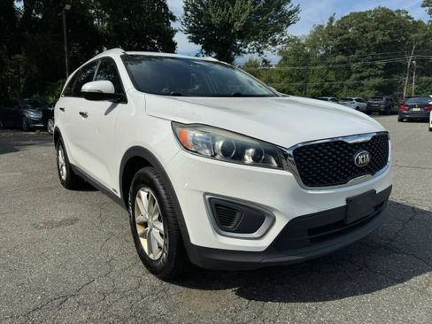 Used 2017 Kia Sorento AWD image 7