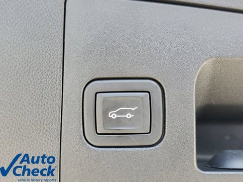 Used 2023 Cadillac XT4 Premium Luxury FWD image 11