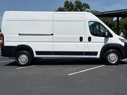 Used 2024 RAM ProMaster 2500 w/ Convenience Group FWD image 8