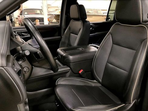 Used 2023 Chevrolet Suburban Premier image 23