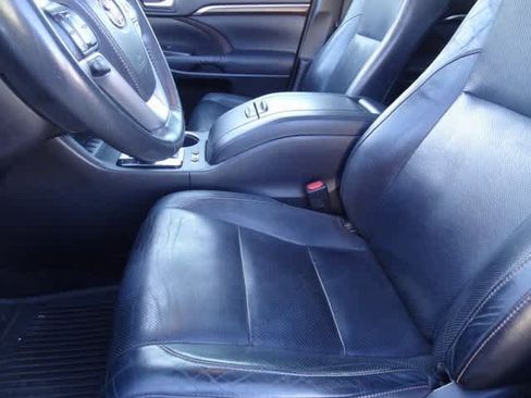 Used 2014 Toyota Highlander Limited Platinum image 6