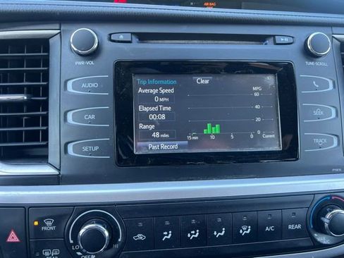 Used 2019 Toyota Highlander LE FWD image 23
