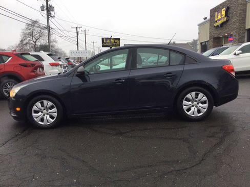 Used 2014 Chevrolet Cruze LS image 8
