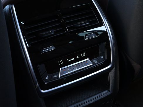 Used 2026 BMW X7 xDrive40i w/ M Sport Package AWD/4WD image 29