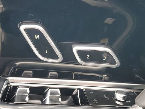 New 2025 Land Rover Range Rover Long Wheelbase SE image 27