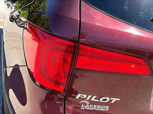 Used 2018 Honda Pilot Touring image 22