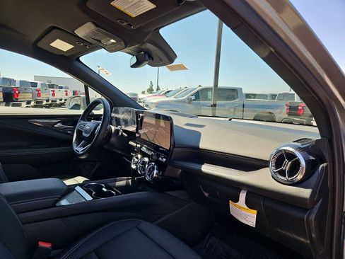Used 2025 Chevrolet Blazer EV LT AWD/4WD image 28