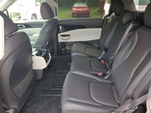 Certified 2024 Kia Carnival SX FWD image 12