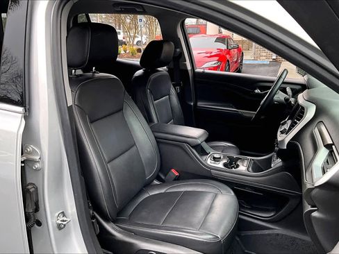 Used 2020 GMC Acadia SLT w/ Driver Alert Package II image 9