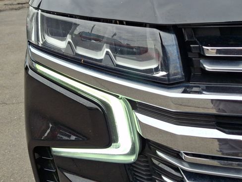 Used 2021 Chevrolet Suburban Premier image 9