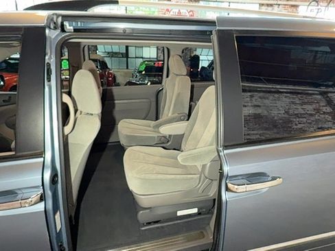 Used 2012 Kia Sedona EX FWD image 61