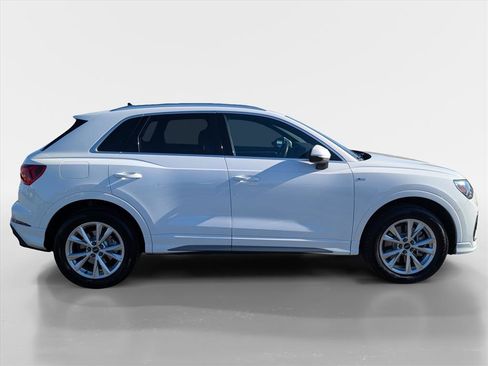 Used 2025 Audi Q3 2.0T Premium image 3