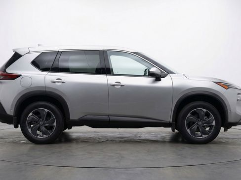 Used 2025 Nissan Rogue SV image 11