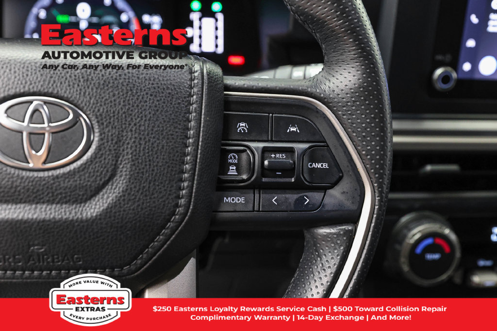 Used 2025 Toyota 4Runner SR5 AWD/4WD image 17
