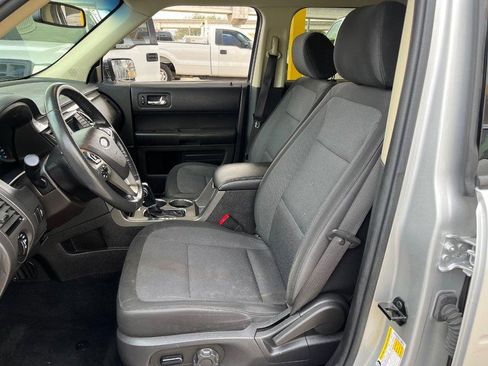 Used 2019 Ford Flex SE image 7
