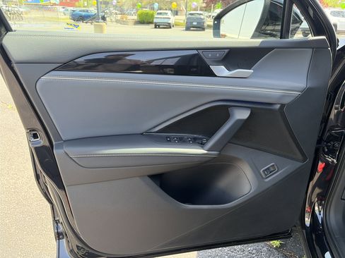 Used 2025 Volkswagen Tiguan SEL R-Line image 14