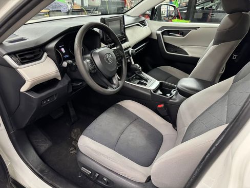 Used 2020 Toyota RAV4 XLE image 13