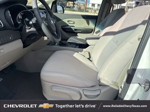 Used 2018 Kia Sedona L image 20
