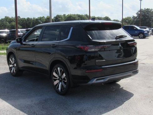 New 2025 Mitsubishi Outlander SE image 5