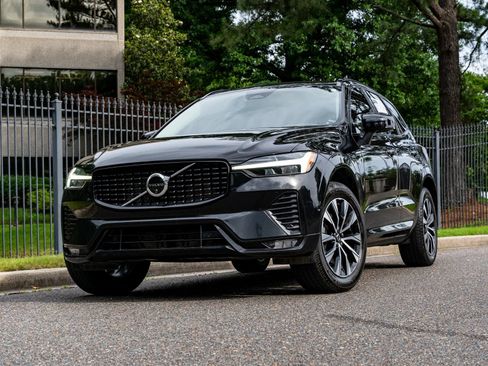 Used 2024 Volvo XC60 B5 Plus AWD/4WD image 2