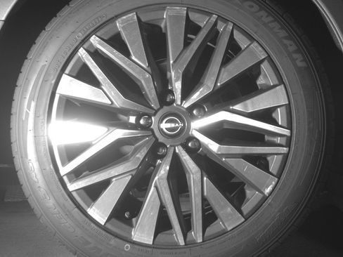 Used 2025 Nissan Altima 2.5 SV FWD image 15