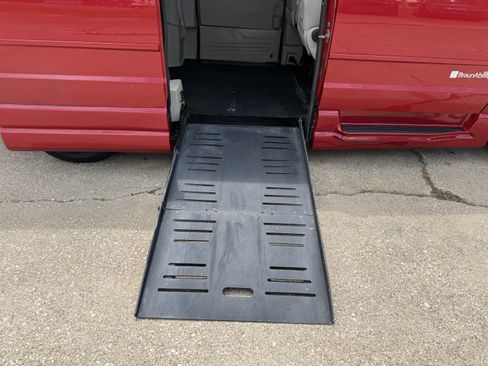 Used 2012 Dodge Grand Caravan SXT FWD image 31