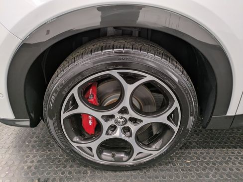 Used 2024 Alfa Romeo Tonale Veloce image 7