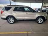Used 2017 Ford Explorer XLT w/ Equipment Group 202A image 4