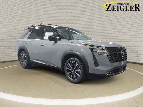New 2026 Nissan Pathfinder Platinum w/ Cargo Package AWD/4WD image 3