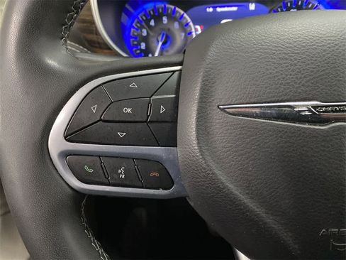 Used 2023 Chrysler Pacifica Limited image 21