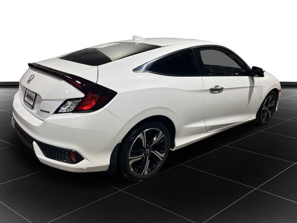 Used 2018 Honda Civic Touring image 4