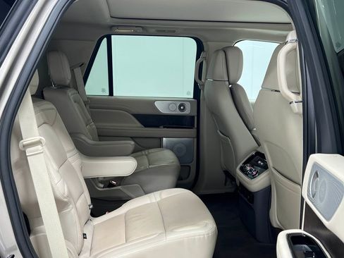 Used 2020 Lincoln Navigator Reserve w/ Luxury Package AWD/4WD image 37